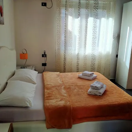 Orange *